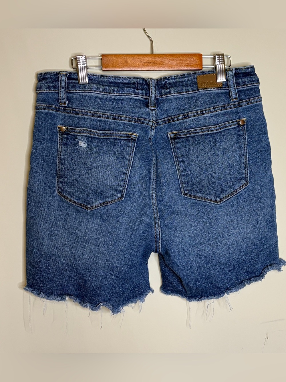 Judy Blue Jean Shorts Size Large - Picture 3 of 9